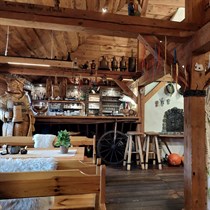 Czterodaniowa kolacja z butelką wina w Karczmie Rzym dla dwojga