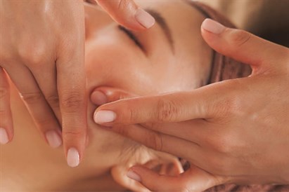 Masaż korugi – naturalny lifting twarzy w Radomiu | Salon Sandra