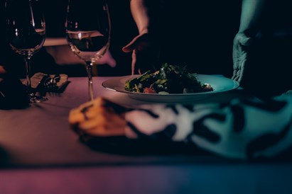 Voucher kwotowy do restauracji Different – posiłek w ciemności
