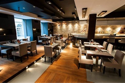 Voucher kwotowy do restauracji Different – posiłek w ciemności