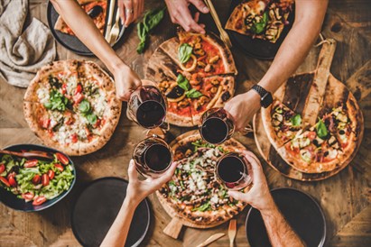 Warsztaty robienia pizzy i kolacja dla grupy przyjaciół w San Giovanni