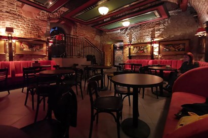 Degustacja win z deską serów dla 2 osób – Chicago Bar Kraków