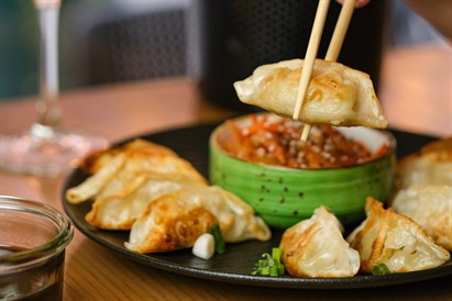 Rodzinna kolacja w klimacie Bliskiego Wschodu w Warszawie