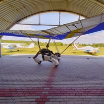 Lot motolotnią dla dwojga z filmowaniem