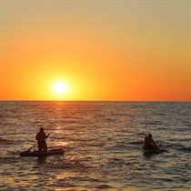 SUP-y dla dwojga – szkolenie i spływ o zachodzie słońca