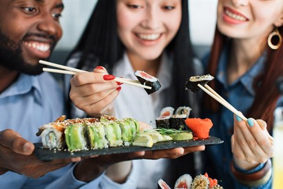 Wspólna uczta w Koku Sushi