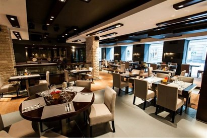 Voucher kwotowy do restauracji Different – posiłek w ciemności
