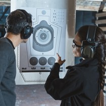 Super chwile dla dwojga: strzelanie na strzelnicy PM SHooter Warszawa