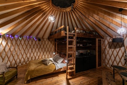 Pobyt w jurcie na Polanie - klimatyczny nocleg w sercu natury