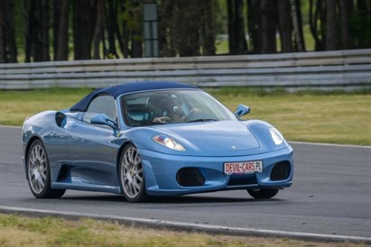 Devil-Cars – pojedynek Ferrari F430 vs Audi R8 na torze w Bednarach