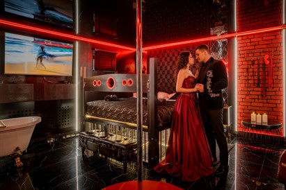 Noc dla zakochanych w Secret Apartament – Champagne Red VIP w Gdańsku