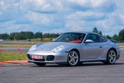 KTM X- Bow vs Porsche 911 Carrera