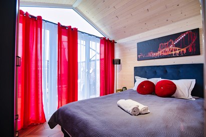 Nocleg w Domku Exclusive z prywatnym jacuzzi dla 7 osób przy Energylandii - Holiday Park Zator