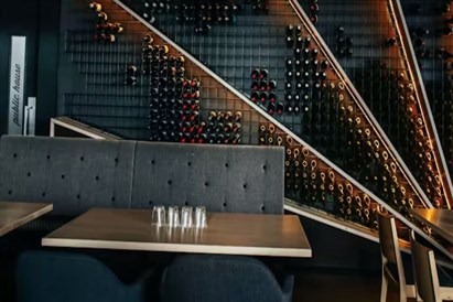 Magiczna kolacja przy stu świecach – romantyczny wieczór w Loft Bistro