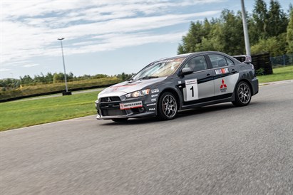 Jazda Mitsubishi Lancer EVO X z filmowaniem
