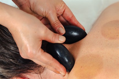 Masaż gorącymi kamieniami w Warszawie – Europa Massage