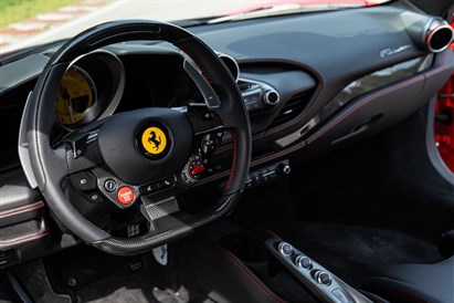 Pojedynek Ferrari F8 Tributo vs McLaren 570GT