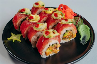 Sushi z przyjaciółmi w Suszarni we Wrocławiu (Brodzka)