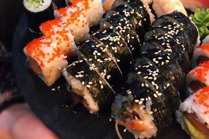Sushi z przyjaciółmi w Suszarni we Wrocławiu (Czarnieckiego)