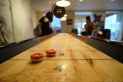 Shuffleboard w MK Bowling - Poznań