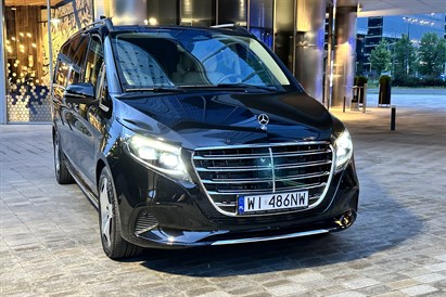 Transfer na lub z lotniska w Warszawie – Mercedes E lub V Class