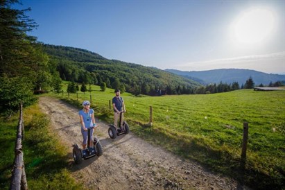Ekskluzywny pobyt w Hotelu Jawor z wieczornym grillem, kręglami i basenem