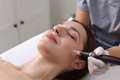 ReNew Therapy - oczyszczanie wodorowe + mezoterapia mikroigłowa + Bio Re Peel w Ninails & Beauty Warszawa