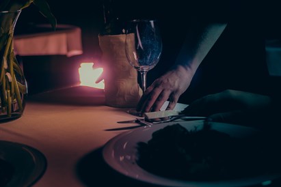 Voucher kwotowy do restauracji Different – posiłek w ciemności