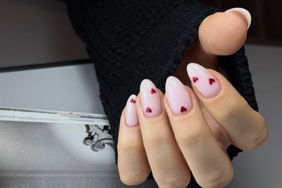 Manicure i pedicure hybrydowy - kompleksowa pielęgnacja w Doll Beauty Studio Kraków