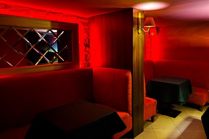 Degustacja win z deską serów dla 2 osób – Chicago Bar Kraków