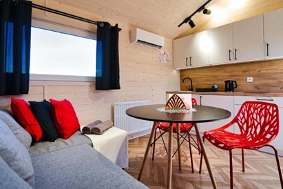 Nocleg w Domku Exclusive z prywatnym jacuzzi dla 7 osób przy Energylandii - Holiday Park Zator