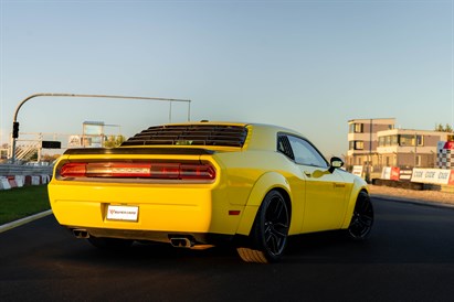 Jazda Dodge Challenger z filmowaniem