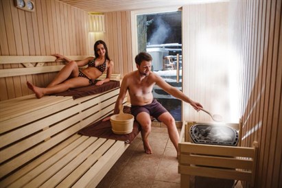 Ekskluzywny pobyt w Hotelu Jawor z wieczornym grillem, kręglami i basenem