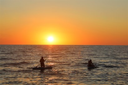 SUP-y dla dwojga – szkolenie i spływ o zachodzie słońca