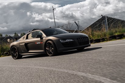 Super tata w Audi R8 V10 – jazda na wybranym torze wyścigowym!