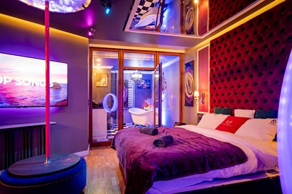 Zmysłowa noc dla dwojga w Gdańsku – Secret Apartament Pink VIP