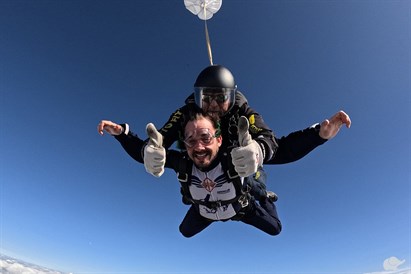 Skok spadochronowy z filmowaniem z ręki - SkyDive Warszawa