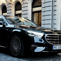 Transfer na lub z lotniska w Warszawie – Mercedes E lub V Class