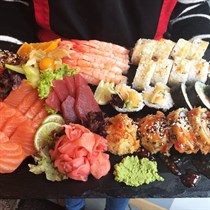 Sushi z przyjaciółmi w Suszarni we Wrocławiu (Kąty Wrocławskie)