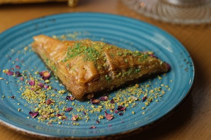 Rodzinna kolacja w klimacie Bliskiego Wschodu w Warszawie