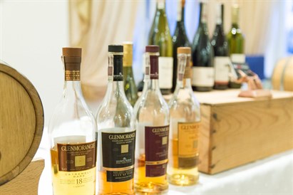 Voucher kwotowy na degustację wina lub whisky w Red Wine&Whisky