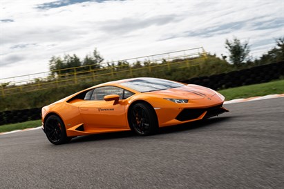 Jazda Lamborghini Huracan po torze z filmowaniem