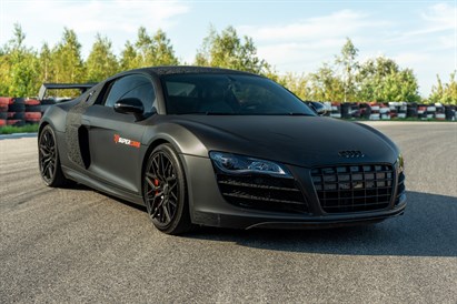 Super tata w Audi R8 V10 – jazda na wybranym torze wyścigowym!
