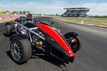 KTM X- Bow vs Ariel Atom