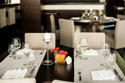 Voucher kwotowy do restauracji Different – posiłek w ciemności