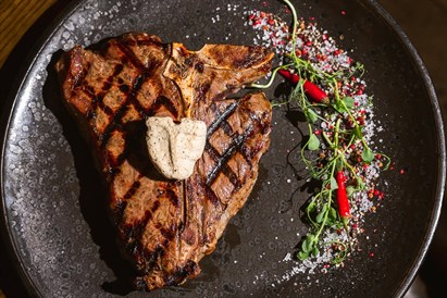 Magia steków w restauracji Moo Moo przy Szerokiej 3 w Krakowie