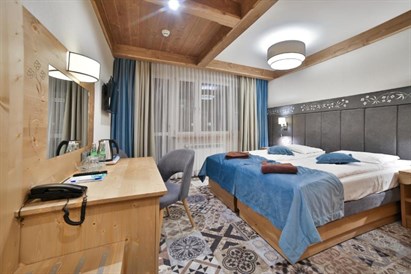 Ekskluzywny pobyt w Hotelu Jawor z wieczornym grillem, kręglami i basenem