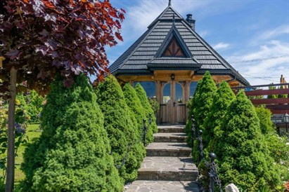 Pobyt SPA w górach dla dwojga: Willa Roztoka + masaż i termy