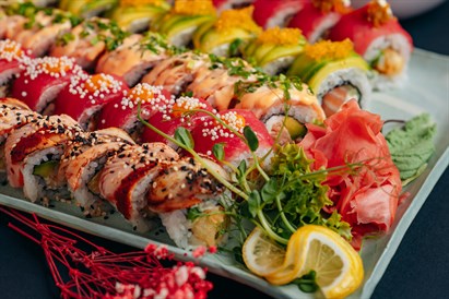 Sushi z przyjaciółmi w Suszarni we Wrocławiu (Czarnieckiego)
