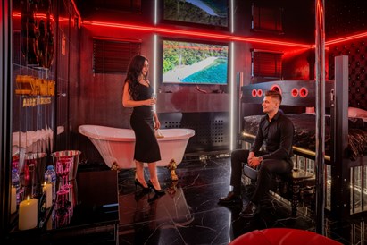 Noc dla zakochanych w Secret Apartament – Champagne Red VIP w Gdańsku
